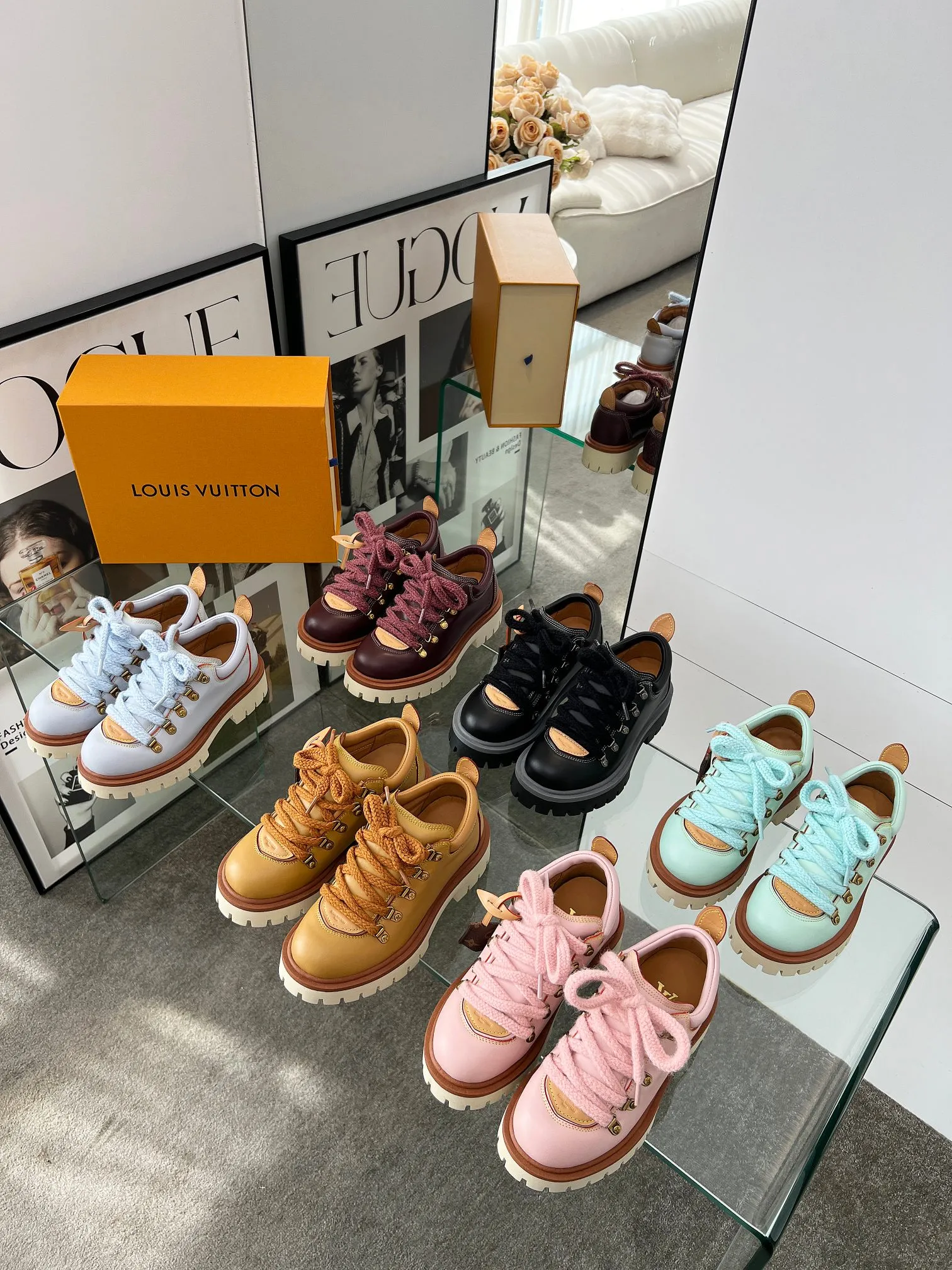 Factory direct sales p640🐘🐘Women's shoes Women's LV new couple's thick-soled hiking shoes, your original custom-made large-soled shoe brand, giving your feet flexibility and freedom, a good pair of shoes to wear all summer. Fabric: top-layer imported calfskin cowhide lining Size: 35-46 Welcome to send pictures to place orders